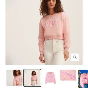 Okaicos Pink 'TURKS' Cropped Sweatshirt